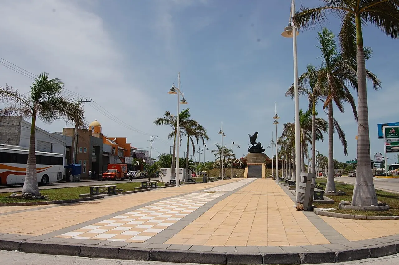 Monumento del Águila y el León, Campeche (22088511326)
